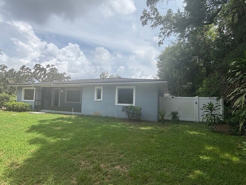 105 Victoria St, Brandon, FL à vendre - Photo de l’immeuble – Image 2 sur 22