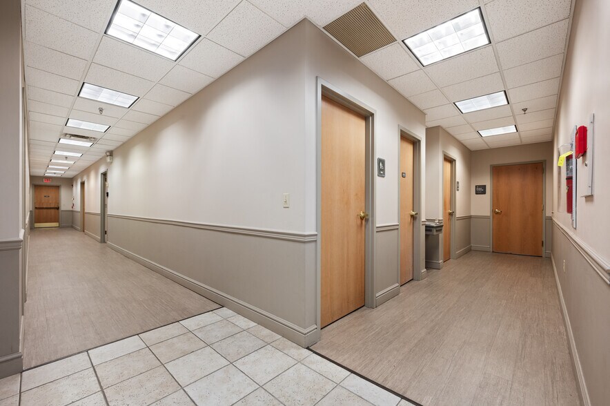 1000 Stonewood Dr, Wexford, PA à louer - Photo de l’immeuble – Image 3 sur 15