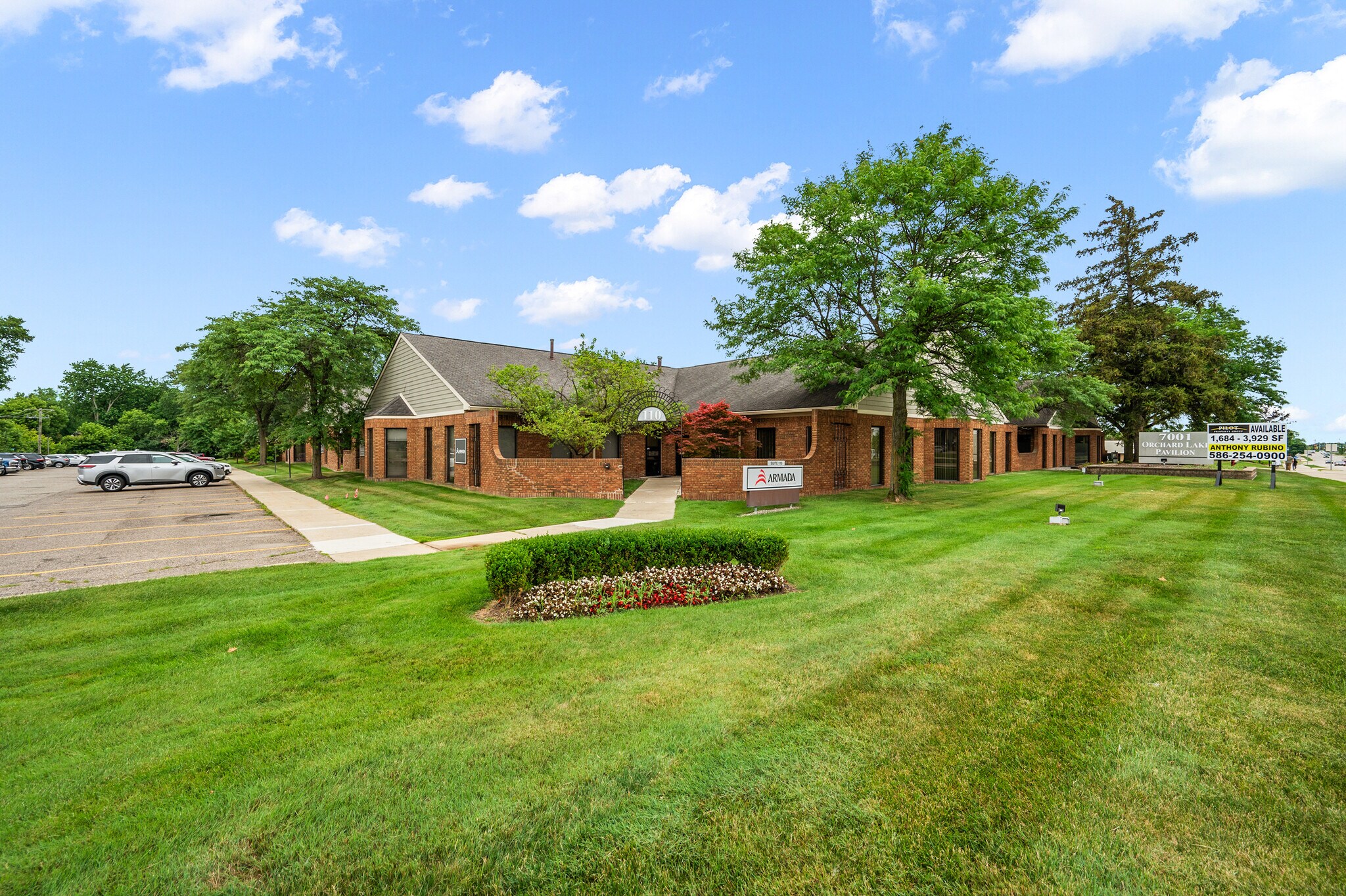 7001 Orchard Lake Rd, West Bloomfield, MI à louer Photo de l’immeuble– Image 1 sur 2