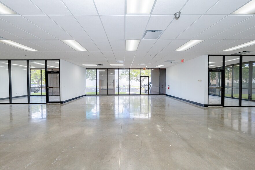 5360 NW 35th Ave, Fort Lauderdale, FL à louer - Photo intérieure – Image 2 sur 25