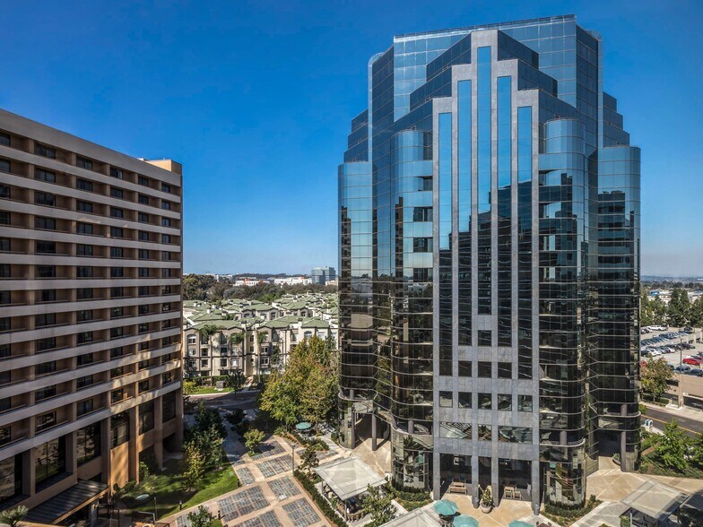 4270 Executive Sq, La Jolla, CA à louer - Photo de l’immeuble – Image 2 sur 7
