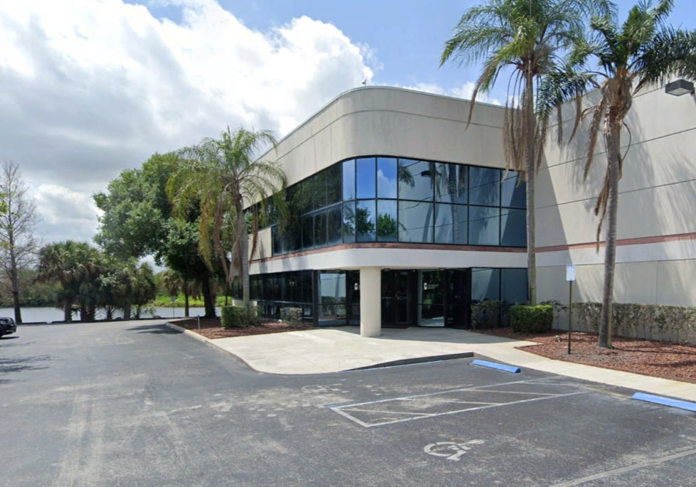 13800 Logistics Center, Sunrise, FL à louer Photo principale– Image 1 sur 2
