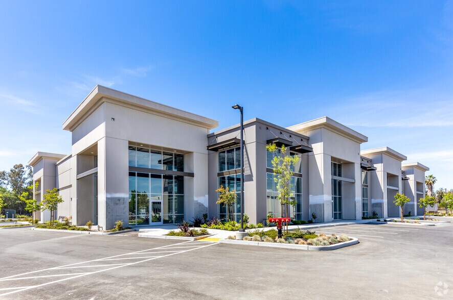 2040 Commerce Ave, Concord, CA à louer - Photo de l’immeuble – Image 1 sur 4