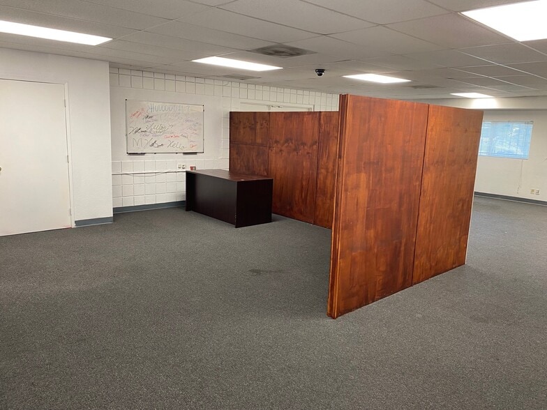 3029 N San Fernando Blvd, Burbank, CA à louer - Photo de l’immeuble – Image 2 sur 5