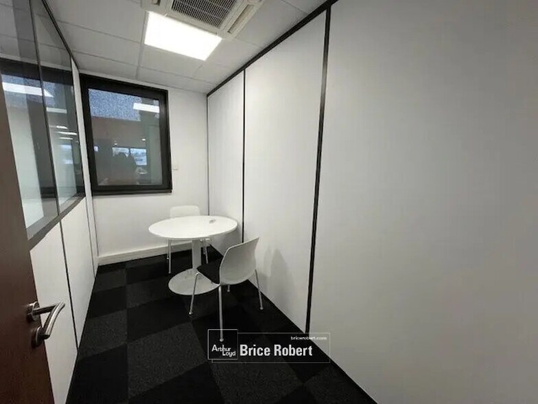 Bureau dans Champagne-au-Mont-d'Or à louer - Photo intérieure – Image 3 sur 7