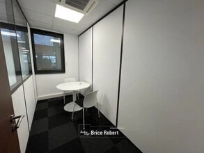 Bureau dans Champagne-au-Mont-d'Or à louer Photo intérieure– Image 2 sur 6