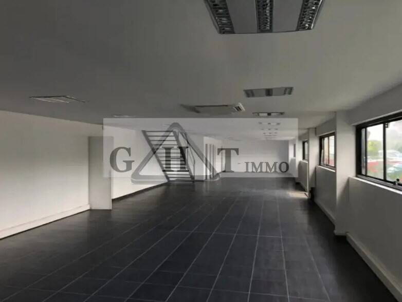 Industriel/Logistique dans Argenteuil à vendre - Photo de l’immeuble – Image 3 sur 4