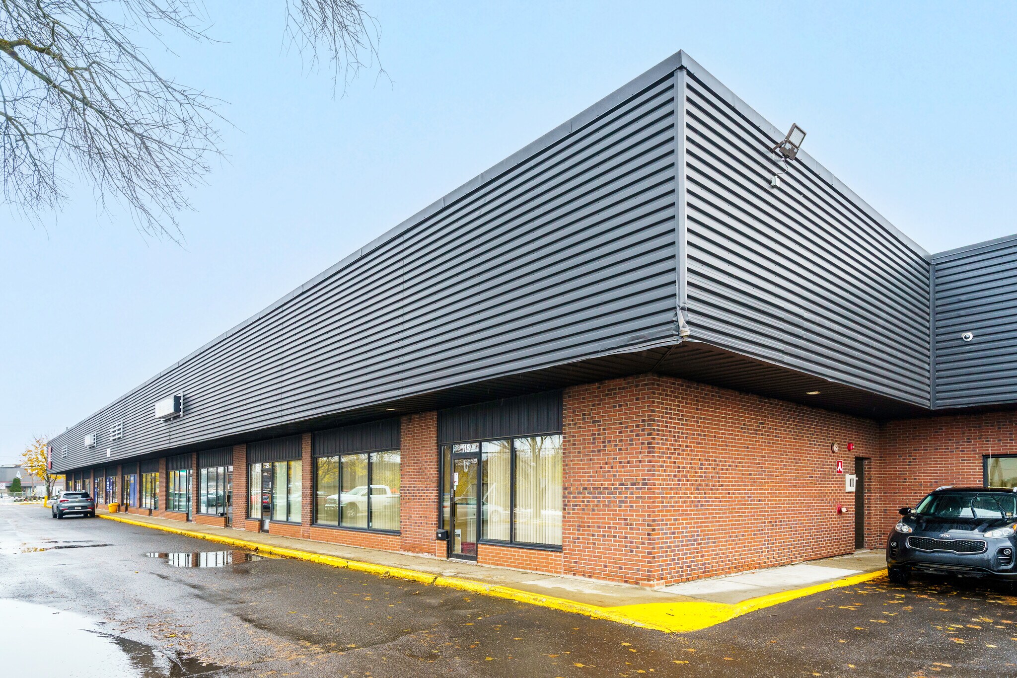 955 Av Saint-Jean-Baptiste, Québec, QC à louer Photo de l’immeuble– Image 1 sur 5