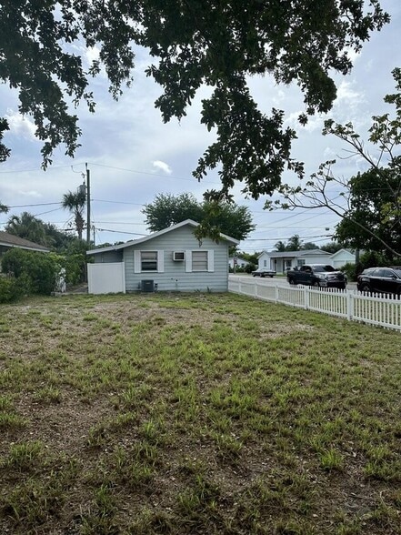 312 12th Ave N, Lake Worth Beach, FL à vendre - Photo principale – Image 2 sur 8