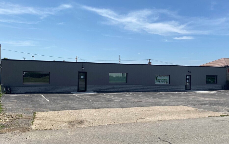 1109-1113 Commercial Dr, Lexington, KY à louer - Photo de l’immeuble – Image 2 sur 7
