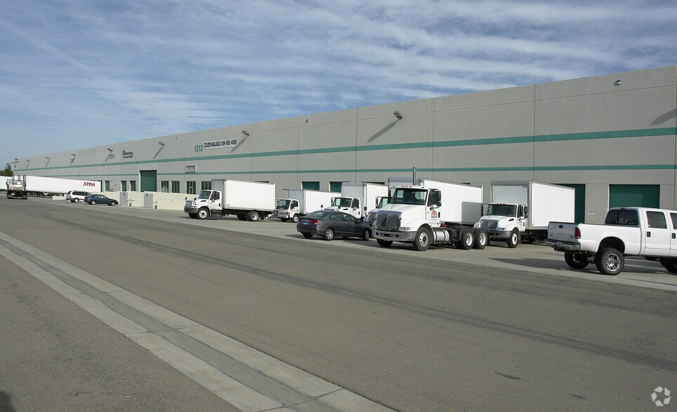 1205-1217 Moffat Blvd, Manteca, CA à louer - Photo de l’immeuble – Image 3 sur 3