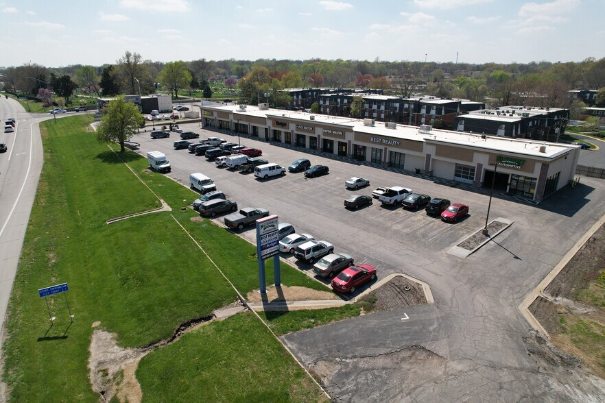300-320 NE 291 Hwy, Lees Summit, MO à louer - Photo de l’immeuble – Image 2 sur 4