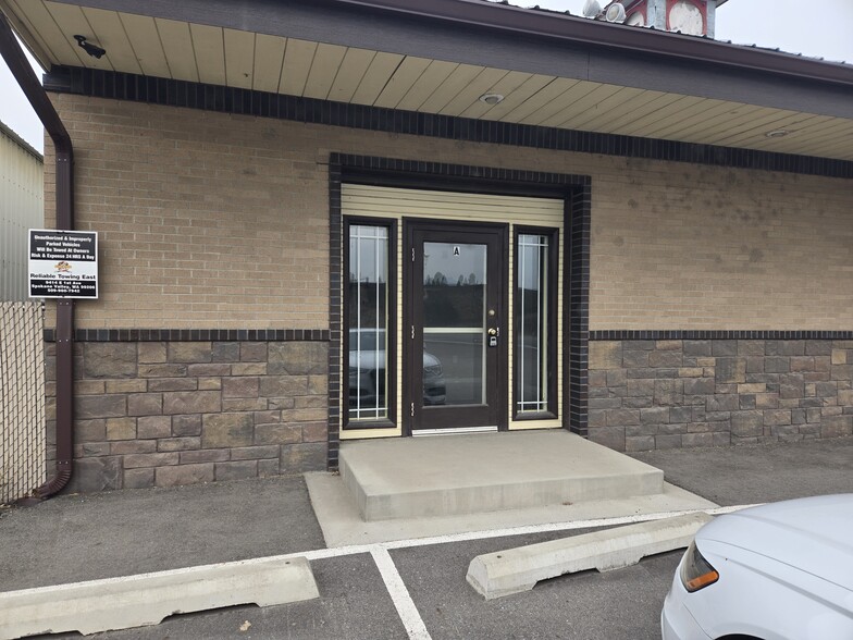25011 E Trent Ave, Newman Lake, WA à louer - Photo de l’immeuble – Image 2 sur 35