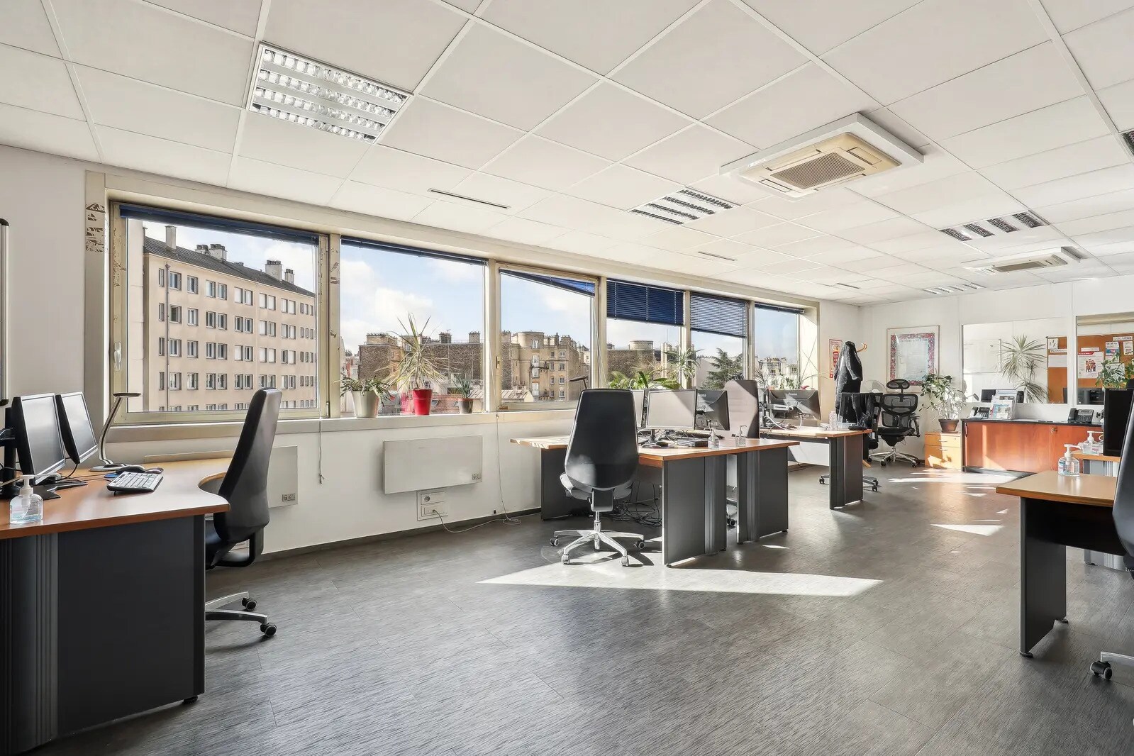 Bureau dans Paris à vendre Photo de l’immeuble– Image 1 sur 9