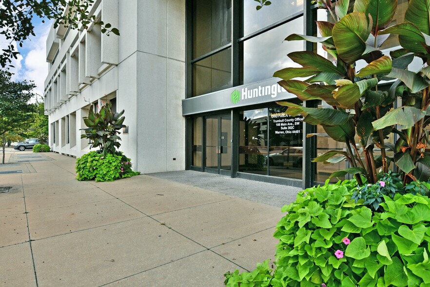 108 Main Ave SW, Warren, OH à louer - Photo de l’immeuble – Image 2 sur 49