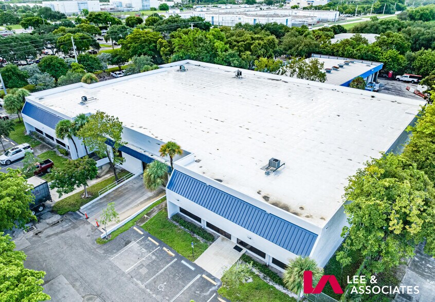 1701 Blount Rd, Pompano Beach, FL à louer - Photo de l’immeuble – Image 3 sur 9