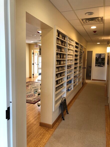 17 Glen Pond Dr, Red Hook, NY à louer - Photo de l’immeuble – Image 3 sur 7