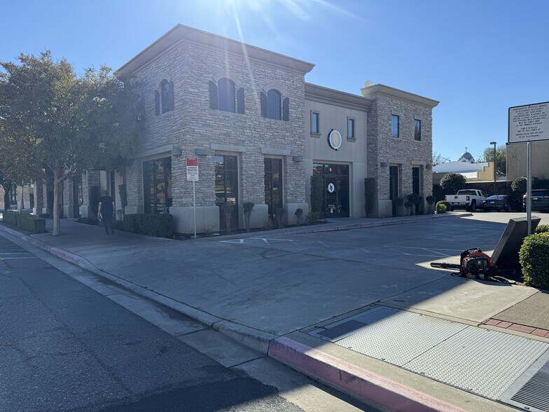 120 E F St, Oakdale, CA à louer - Photo de l’immeuble – Image 3 sur 5