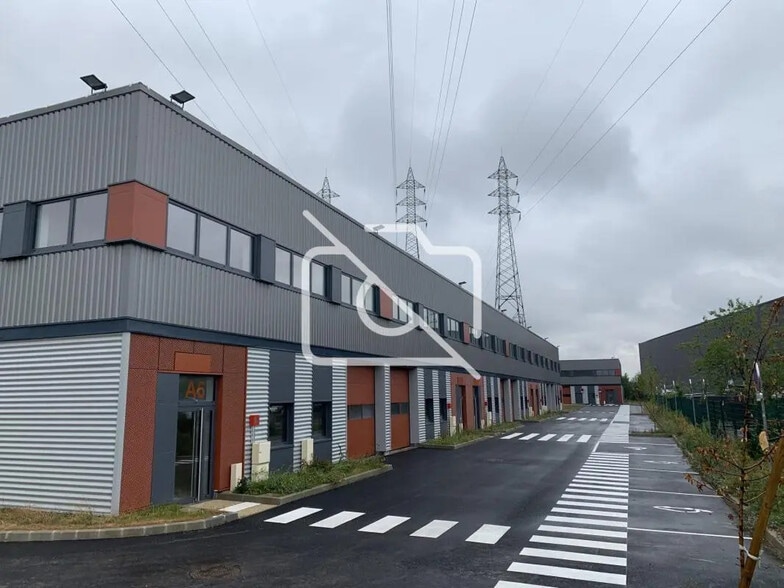 Local d’activités dans Corbeil-Essonnes à louer - Photo de l’immeuble – Image 1 sur 6