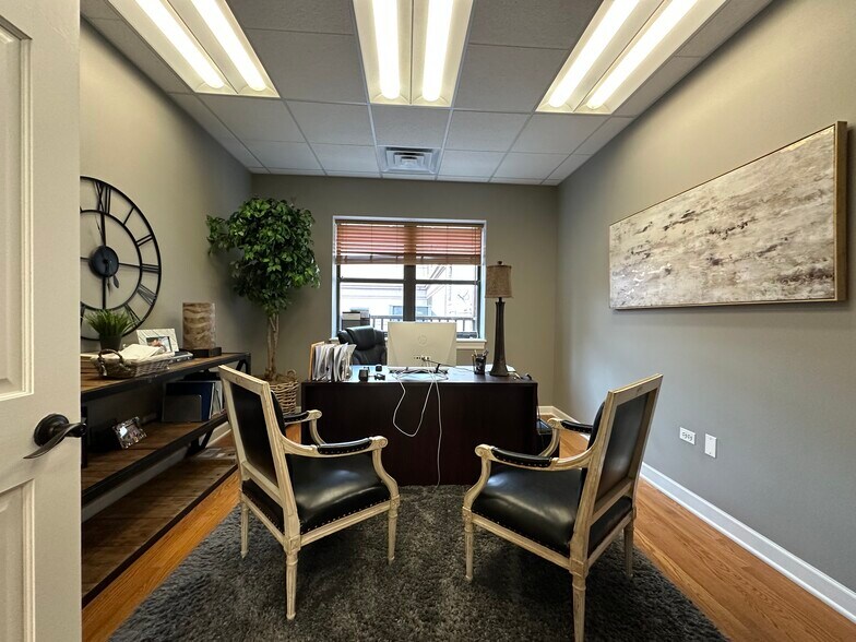 202 W Main St, St Charles, IL à louer - Photo intérieure – Image 3 sur 23