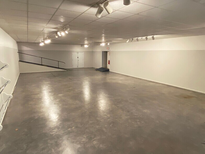 121 W Vance St, Zebulon, NC à vendre - Photo intérieure – Image 3 sur 4