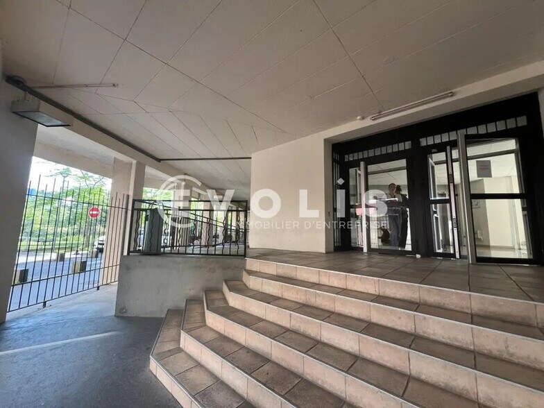 Bureau dans Noisy-le-Grand à louer - Photo de l’immeuble – Image 2 sur 12