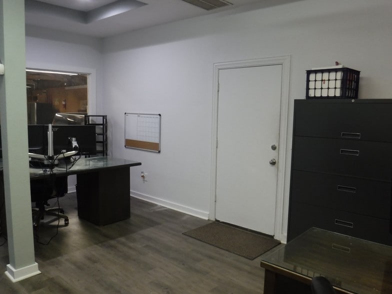 103 N Live Oak St, Tomball, TX à louer - Photo intérieure – Image 3 sur 22