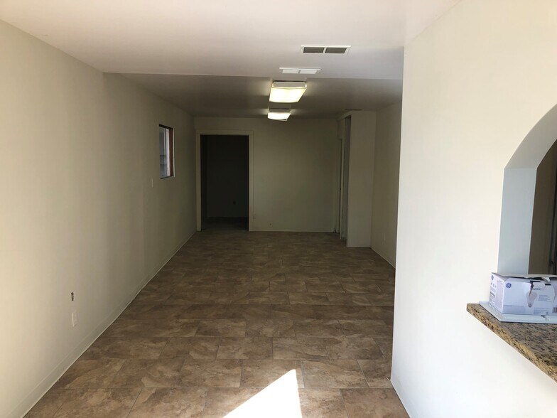 930 E Zimmerly St, Wichita, KS à vendre - Photo intérieure – Image 2 sur 5