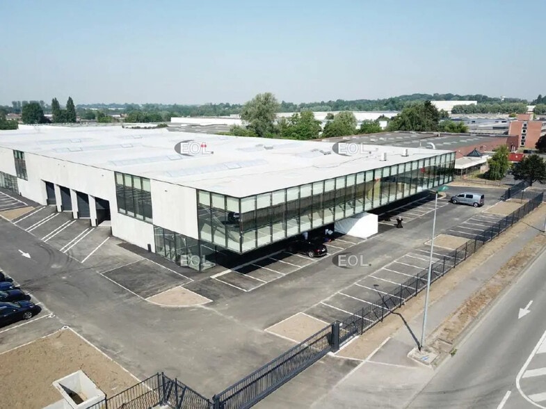 Industriel/Logistique dans NEUVILLE-EN-FERRAIN à louer - Photo de l’immeuble – Image 1 sur 3