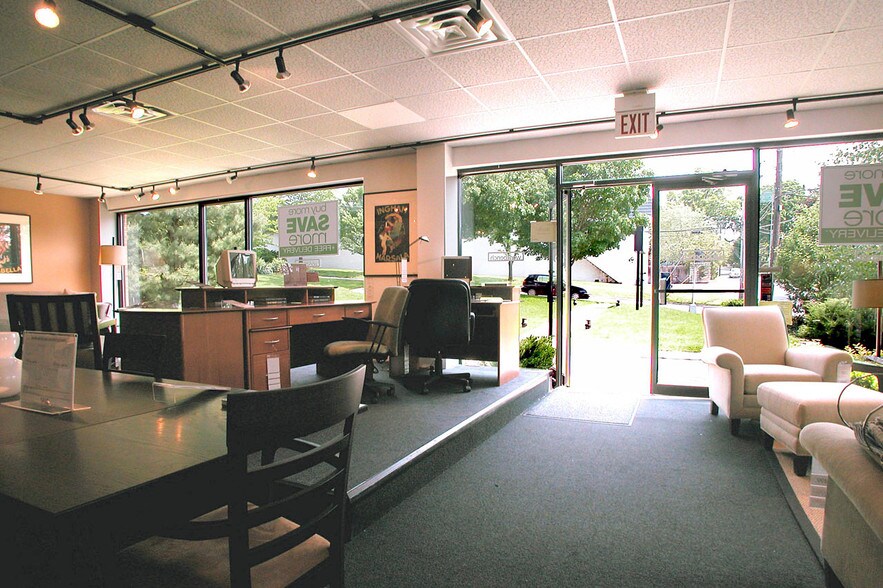 159 W Putnam Ave, Greenwich, CT à louer - Hall d’entrée – Image 2 sur 4