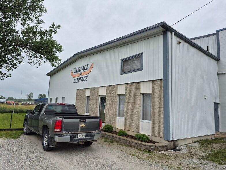 280 Centre St, Petrolia, ON à louer - Photo principale – Image 1 sur 29