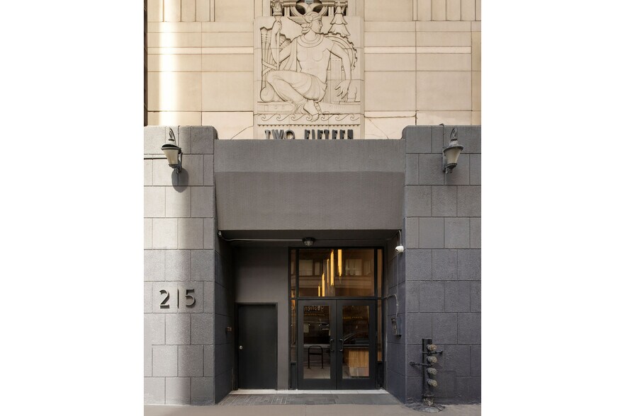 215 W 7th St, Los Angeles, CA à vendre - Photo de l’immeuble – Image 2 sur 17