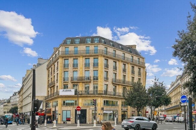 Plus de détails pour 13 Place Kossuth, Paris - Bureau à louer