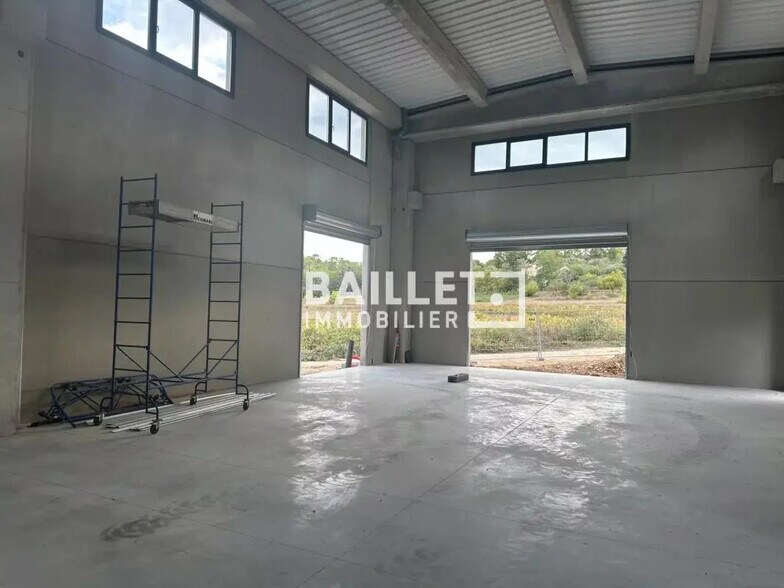 Industriel/Logistique dans Fayence à louer - Photo de l’immeuble – Image 2 sur 3