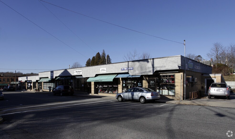 221-239 Robinson St, Wakefield, RI à louer - Photo principale – Image 1 sur 6