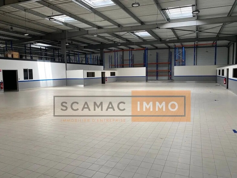 Bureau dans Le Luc à louer - Photo de l’immeuble – Image 2 sur 5