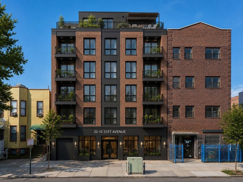 3210 31st Ave, Astoria, NY à vendre - Photo de l’immeuble – Image 2 sur 7