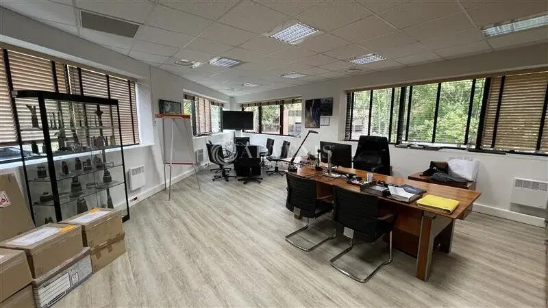 Bureau dans Champs-sur-Marne à louer - Photo de l’immeuble – Image 1 sur 12