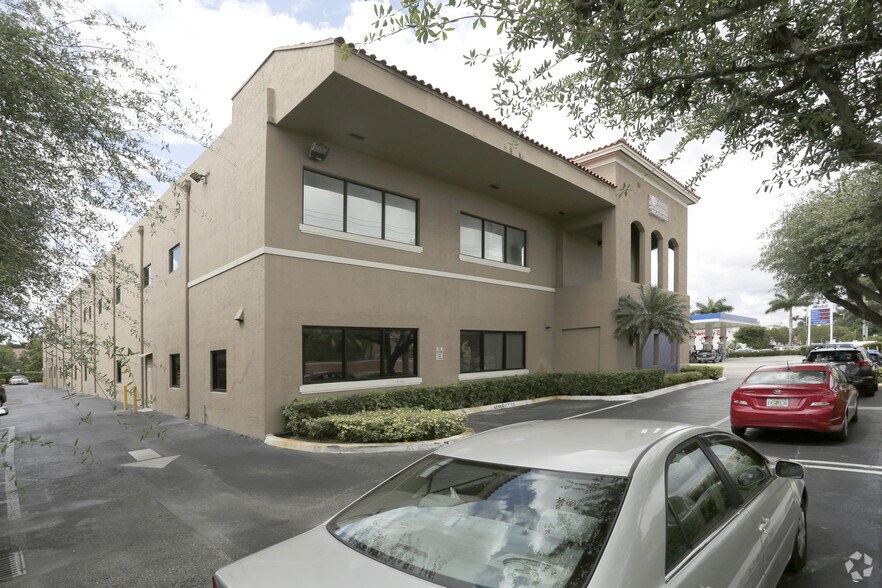 8660 W Flagler St, Miami, FL à louer - Photo de l’immeuble – Image 3 sur 12