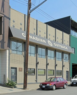 Plus de détails pour 332 E Esplanade, North Vancouver, BC - Industriel/Logistique à louer