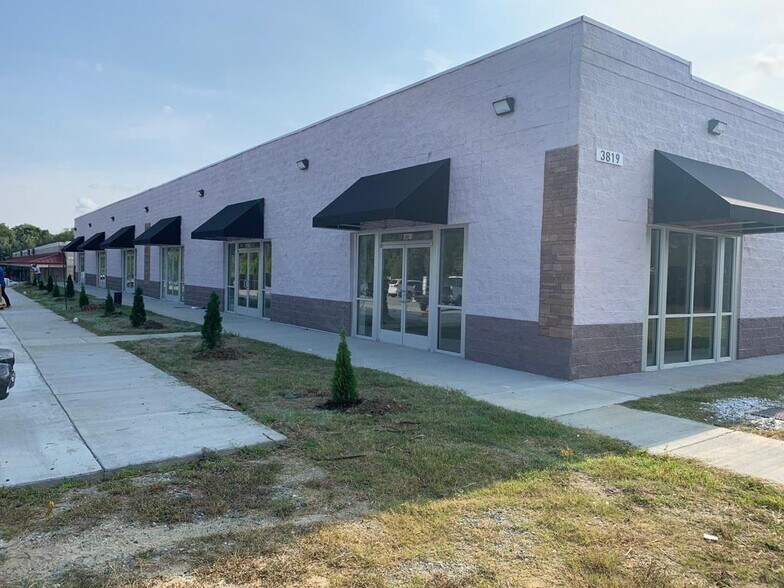 3819 W Gate City Blvd, Greensboro, NC à louer - Photo de l’immeuble – Image 1 sur 5
