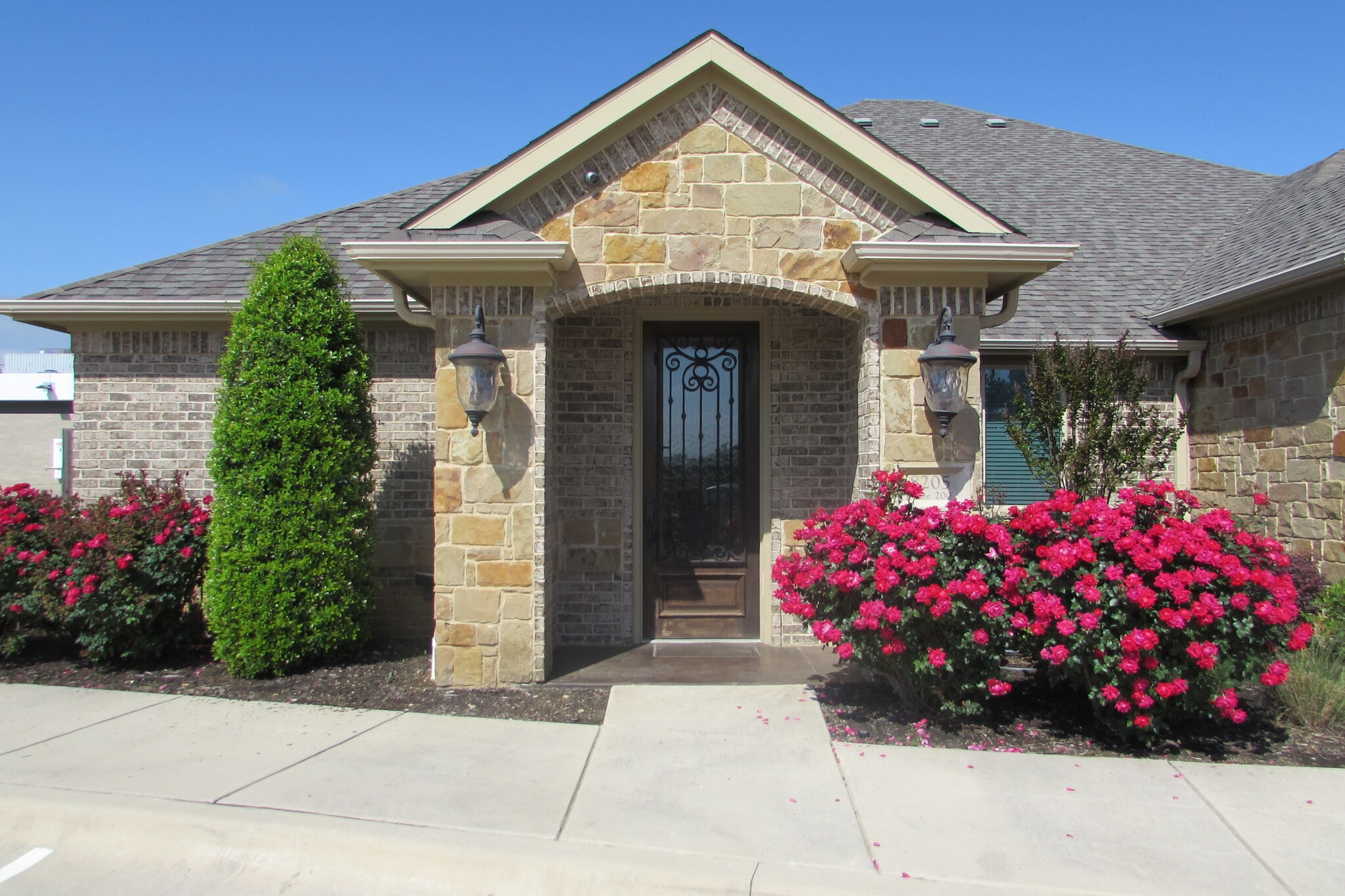8205 Mid Cities Blvd, North Richland Hills, TX à louer Photo principale– Image 1 sur 16