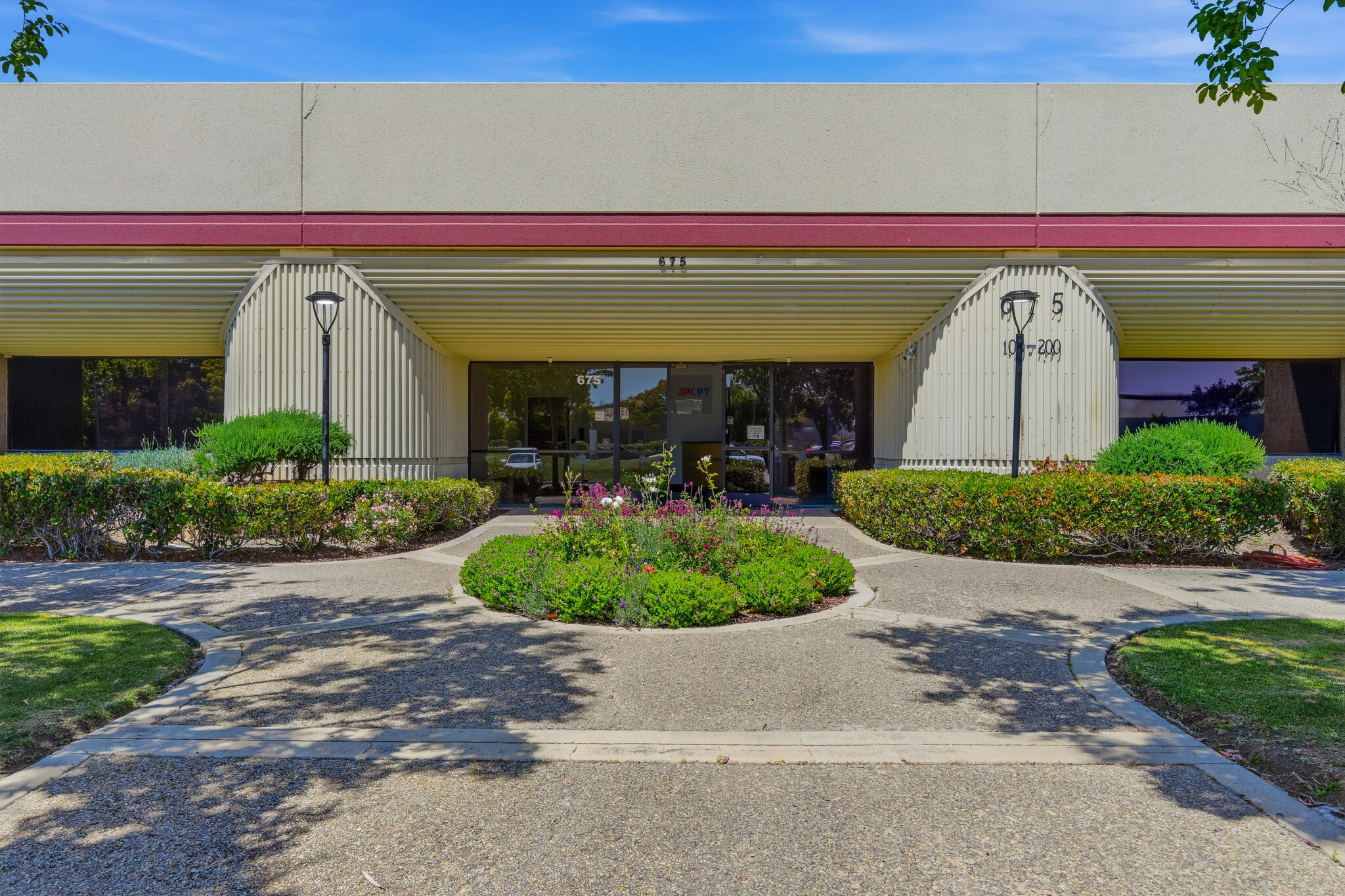 675 Sycamore Dr, Milpitas, CA à louer Photo intérieure– Image 1 sur 9