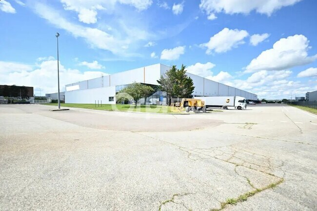 Plus de détails pour 89 Rue De Malacombe, Saint-Quentin-Fallavier - Industriel/Logistique à louer