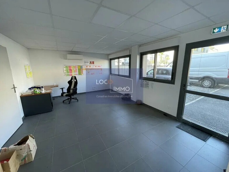 Local d’activités dans Pompignac à louer - Photo de l’immeuble – Image 3 sur 12