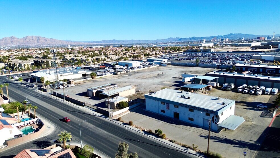 2105 W Gowan Rd, North Las Vegas, NV à vendre - Photo de l’immeuble – Image 2 sur 5