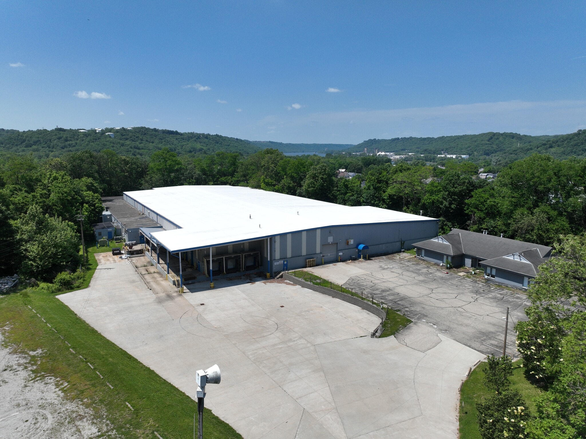 1 Sandbank Rd, Ludlow, KY à louer Photo de l’immeuble– Image 1 sur 12