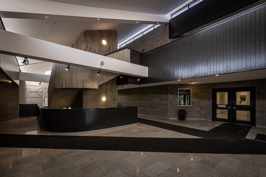 370 Torbay Rd, St. John's, NL à louer - Hall d’entrée – Image 3 sur 5