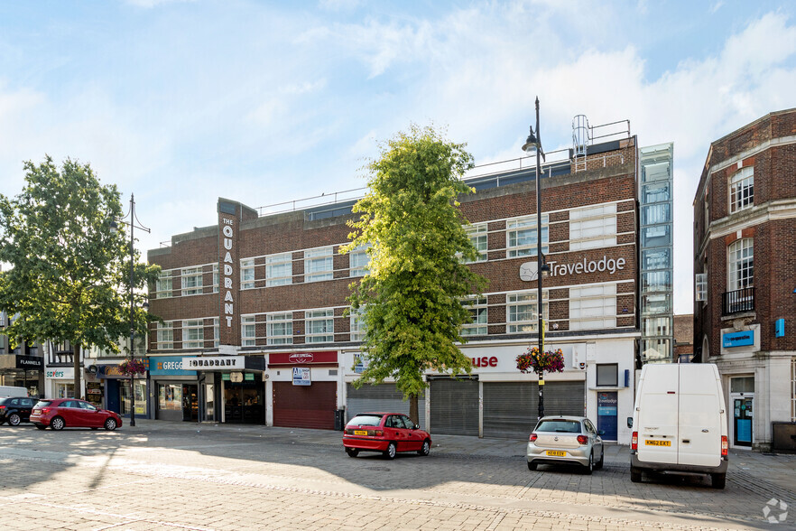 1-3 Quadrant Arcade, Romford à vendre - Photo principale – Image 1 sur 19