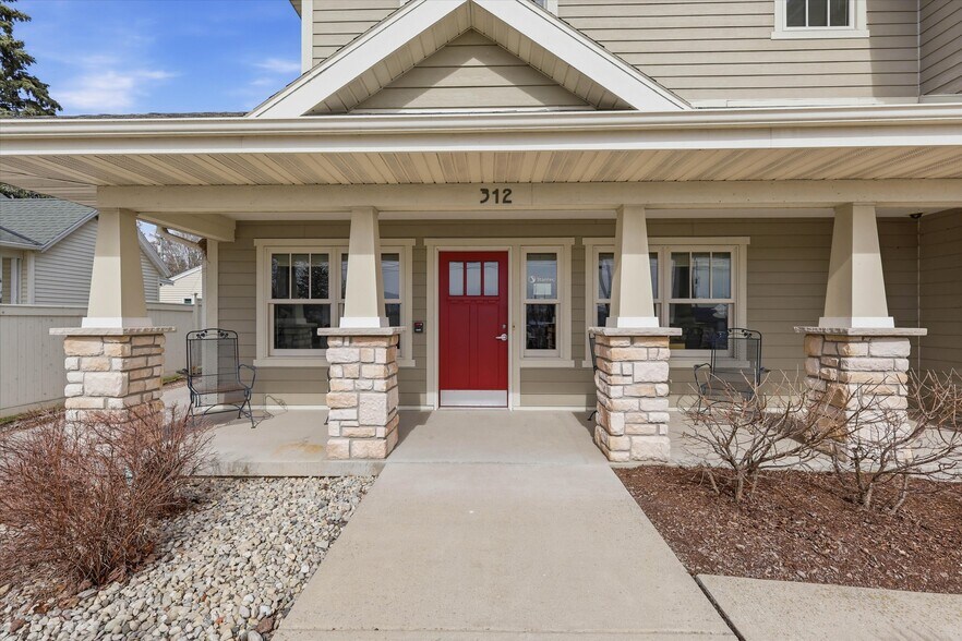 312 N 5th Ave, Sturgeon Bay, WI à vendre - Photo de l’immeuble – Image 2 sur 37